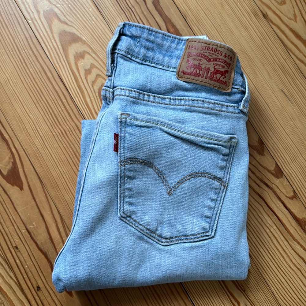 711 Levi’s Skinny jeans 25